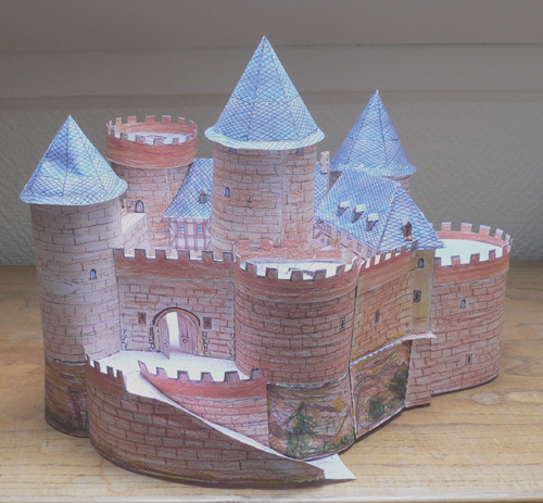 Mittelalterliche Burg Bastelbogen